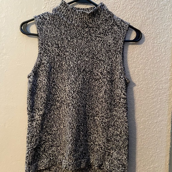 Evan Picone sleeveless Sweater!! - Picture 1 of 3